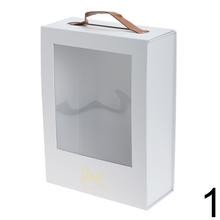 Darčeková krabička na kvety v rôznych farbách.