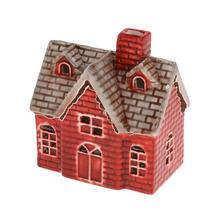 Červený domček s šedou strechou z porcelánu.