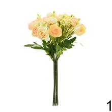 Kytica ranunkulus s mixom farieb.