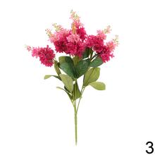 Kytica umelých orgovánov v mixe farieb.