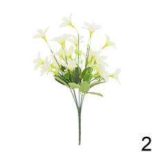 Kytica umelých kvetov v mixe žltých, bielych a fialových zvončekov.