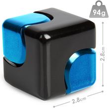 Kocka Spinner Cube v čiernej a modrej farbe.