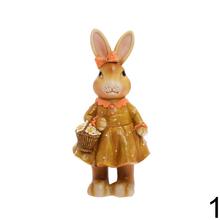 Hnedo-oranžové zajačiky v oblečení s košíkom a vedrom.