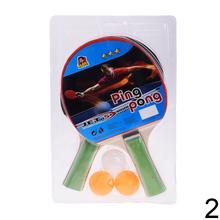 Súprava pingpongových rakiet s loptičkami.