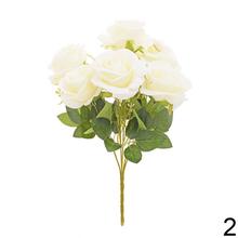 Kytica umelých ruží so zelenými listami, mix farieb.