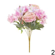 Kytica umelých kvetov s ružami, ľaliami a hortenziami v mixe farieb.