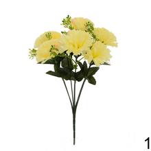 Kytica karafiát mix s červenými, bielymi a žltými kvetmi.