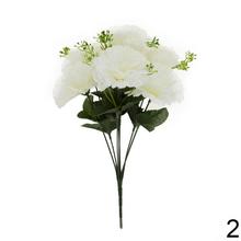 Kytica karafiát mix s červenými, bielymi a žltými kvetmi.