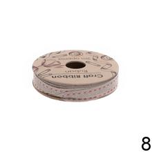 Sada stúh s rôznymi vzormi.