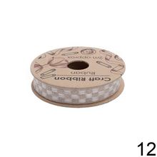 Sada stúh s rôznymi vzormi.