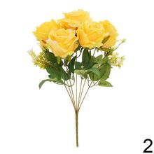 Kytica umelých ruží v mixe farieb.