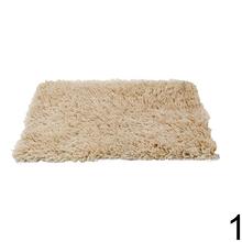 Koberček fluffy 60x90cm v béžovej a šedej farbe.