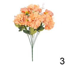 Umelé kvety pivónie v jesenných farbách.