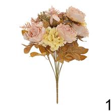 Sušená kytička pivónie a hortenzie v jesenných farbách.