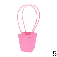 Malá taška na kvety v mixe farieb.