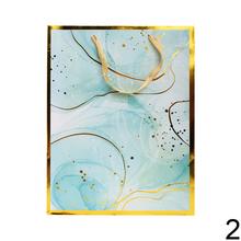 Darčeková taška M s rôznymi vzormi v pastelových farbách.