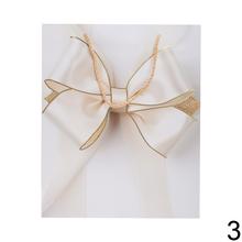 Darčeková taška s mašľou v rôznych farbách.