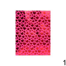 Darčeková taška s motívom srdiečok v rôznych farbách.