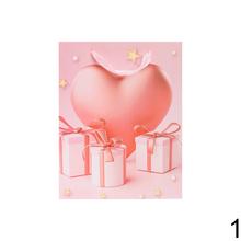 Darčeková taška so srdiečkami v ružových odtieňoch.