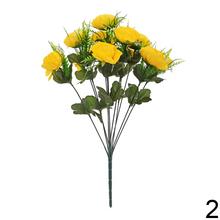 Umelá kytica ranunkulus v žltej a bielej farbe.