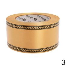 Smútočná stuha s čiernym vzorom.