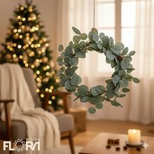 Vianočný veniec z eukalyptu s priemerom 42 cm.