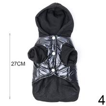 Psie oblečenie v mixe farieb a veľkostí.