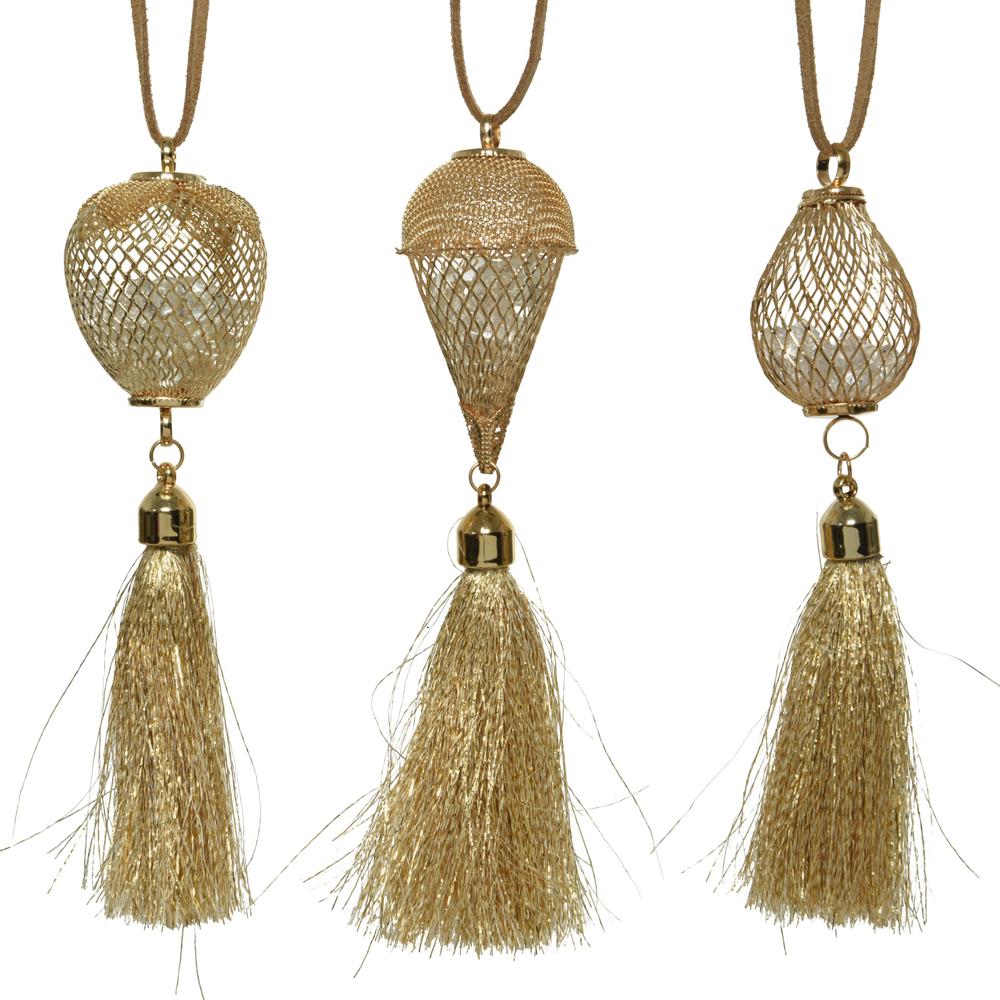 Zlaté vánoční třásně v různých tvarech.