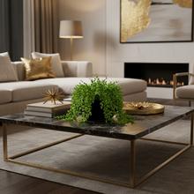 Čierny keramický obal na kvetináče.