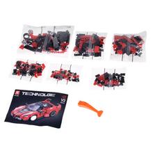 Červený kabriolet super športového auta z technických blokov.