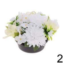 Miska zdobená ľaliami a drobnými kvetmi v mixe farieb.