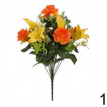 Kytica umelých kvetov s ružami a ľaliami v mixe farieb.