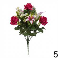 Kytica umelých kvetov s ružami a ľaliami v mixe farieb.