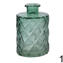 Sklenená váza v rôznych farbách a tvaroch.