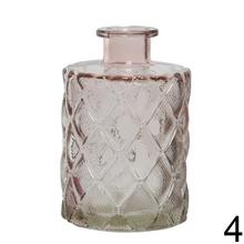 Sklenená váza v rôznych farbách a tvaroch.