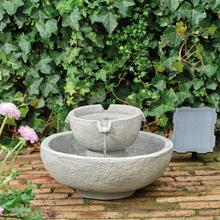 Dvojvrstvová misa fontána so solárnym pohonom.