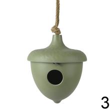 Kŕmidlo pre vtáky z bambusu v rôznych farbách.