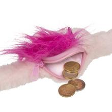 Plyšový náramok s kapsičkou so zipsom v tvare jednorožca.