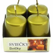 Svíčky ve zlaté barvě, balení čtyř kusů.
