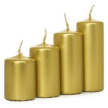 Sada čtyř zlatých adventních svíček.