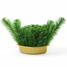 Malá oválná miska s umělou čečinou, průměr 30 cm.