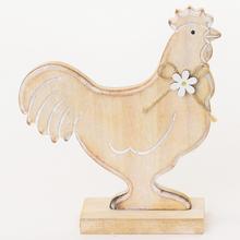 Dřevěný kohout s květinou v přírodní barvě.