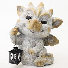 Keramický dráček s lampášem.