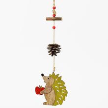 Závěs s ježkem a šiškou, podzimní dekorace.