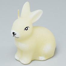 Figurka zajíce z veluru v ecru barvě, 9 cm.