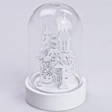 Vánoční dekorace - kupole s kostelem a stromečkem.