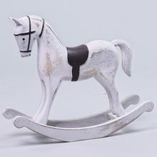 DREVENÝ HOJDACÍ KONÍK HNEDOBIELY 26,5x6,5x22CM - FLORASYSTEM