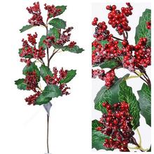 Umělé červené bobule na větvi