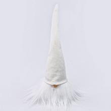 Bílý skřítek s dlouhým kloboukem a bílým vousem.