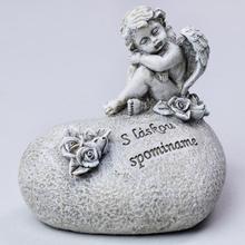 Smutný anděl na srdci s nápisem S Láskou vzpomínáme.